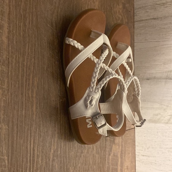 MIA girl white sandals size 12 - Picture 8 of 9